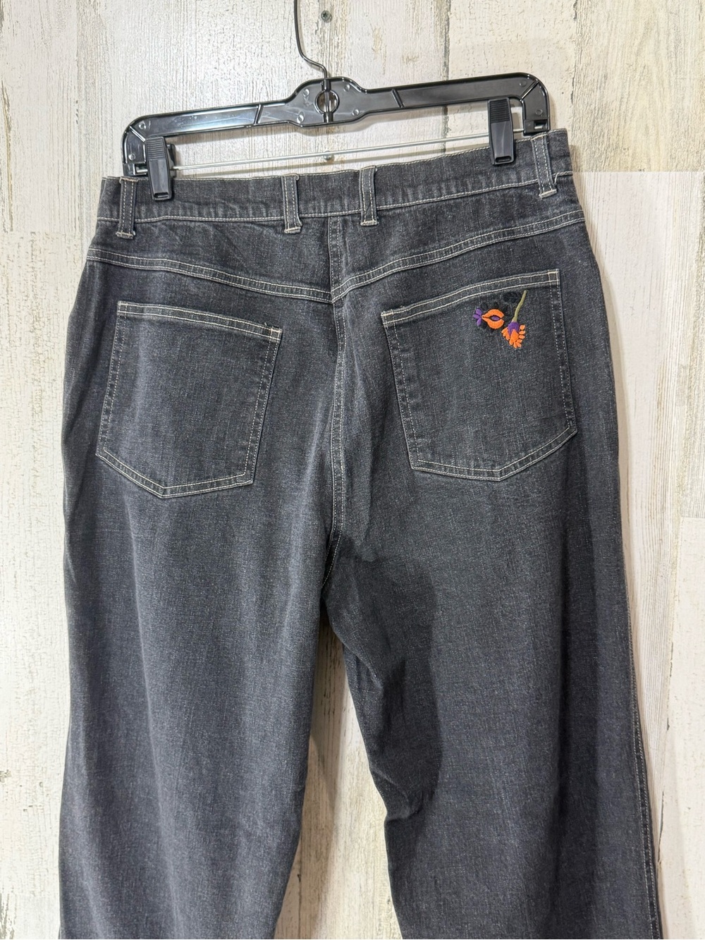 Vintage Black High Rise Loosefit Mom 
Jeans Black with Floral Embroidery - Picture 11 of 13